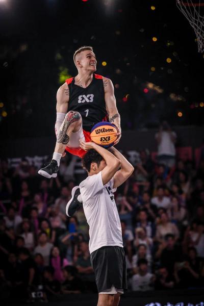 NBA总扣篮数榜：飞人一跃，扣篮王争霸赛正酣！