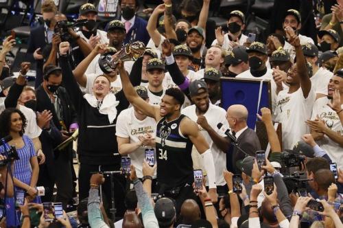 nba雄鹿队总冠军，nba雄鹿总冠军视频？